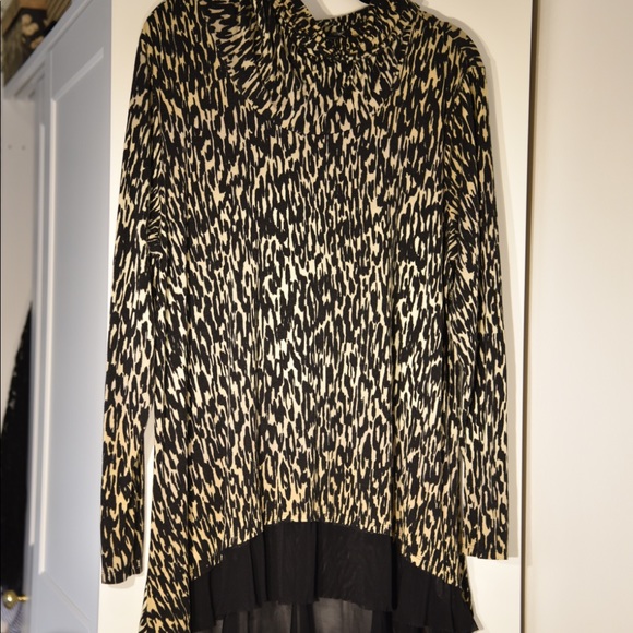 Animal Print floaty Tunic with mesh trim size pit to pit 23 inch so plus size - Picture 4 of 6